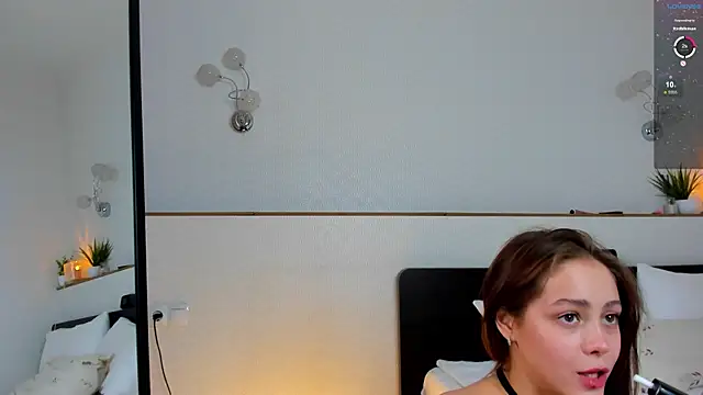 Snapshot of charlottacardi chatting on 10.30.25 charlottacardi online show from 10.30.25