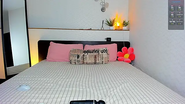 Snapshot of charlottacardi chatting on 11.13.25 charlottacardi online show from 11.13.25