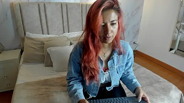 Snapshot of Larissa_Miller chatting on 09.25.25 Larissa Miller online show from 09.25.25