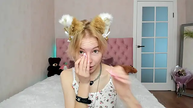Pink Lila18 online show from 09.18.25