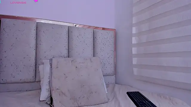 Snapshot of violeta_olsen chatting on 01.18.26 violeta olsen online show from 01.18.26