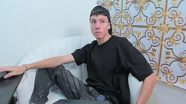 LittleDanny  online show from 12.18.25