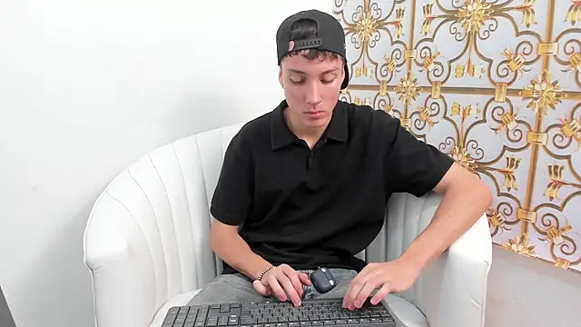 LittleDanny  online show from 12.21.25