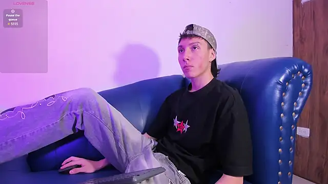 LittleDanny  online show from 04.17.26