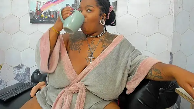 Anaa Fuentess online show from 10.22.25