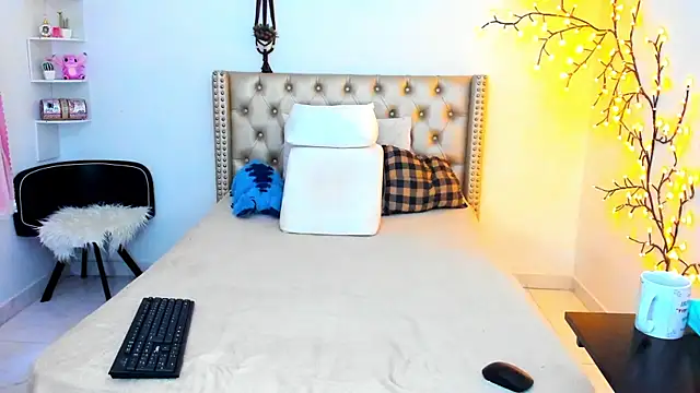 LenaStylesOA online show from 11.13.25