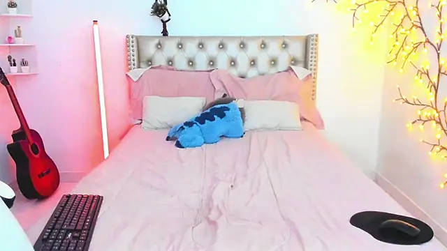 LenaStylesOA online show from 04.16.26