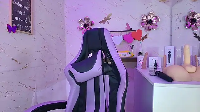 Snapshot of Natasha-Adams chatting on 02.04.26 Natasha-Adams online show from 02.04.26