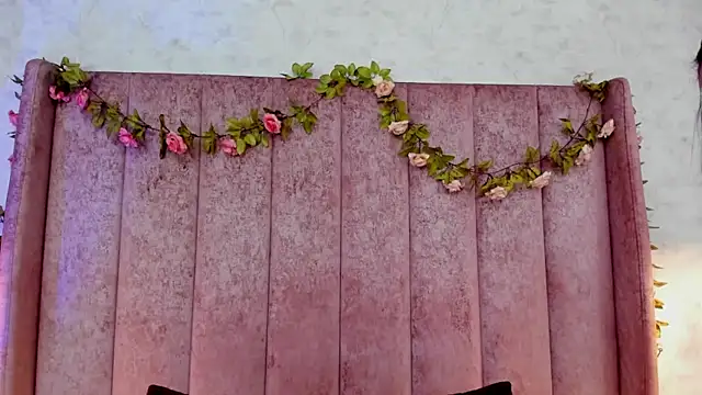 AnyaJay online show from 12.22.25