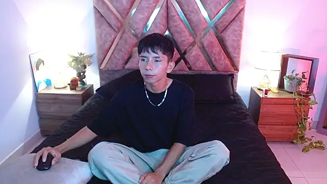 Snapshot of Hyunjin_Son chatting on 09.19.25 Hyunjin Son online show from 09.19.25