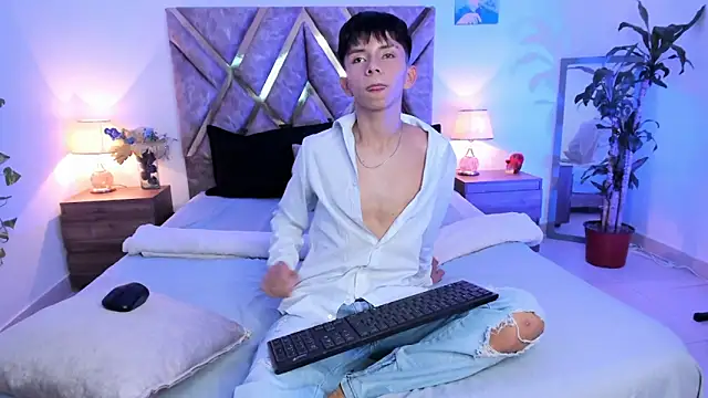 Snapshot of Hyunjin_Son chatting on 10.12.25 Hyunjin Son online show from 10.12.25