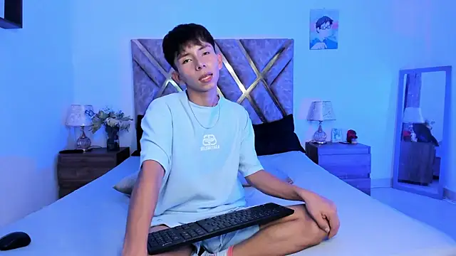 Snapshot of Hyunjin_Son chatting on 10.19.25 Hyunjin Son online show from 10.19.25