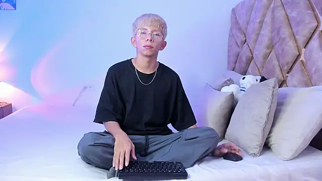 Hyunjin Son online show from 01.15.26