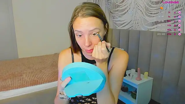 KiaraCaley online show from 11.26.25