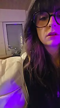 Snapshot of CornetDeGlace chatting on 11.09.25 CornetDeGlace online show from 11.09.25