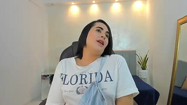 Snapshot of kendall_roous chatting on 09.29.25 kendall roous online show from 09.29.25
