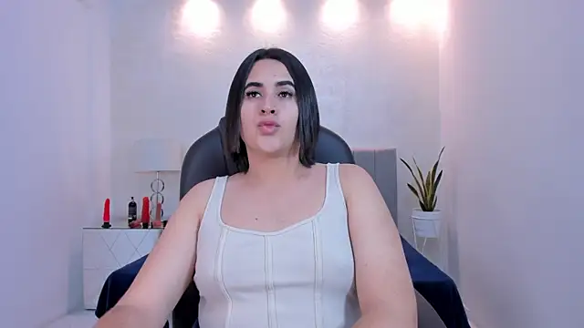 Snapshot of kendall_roous chatting on 10.01.25 kendall roous online show from 10.01.25