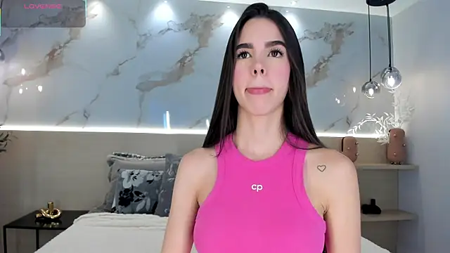 Snapshot of SolAvelar chatting on 06.30.26 SolAvelar online show from 06.30.26