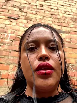 -Mia1 online show from 10.31.25