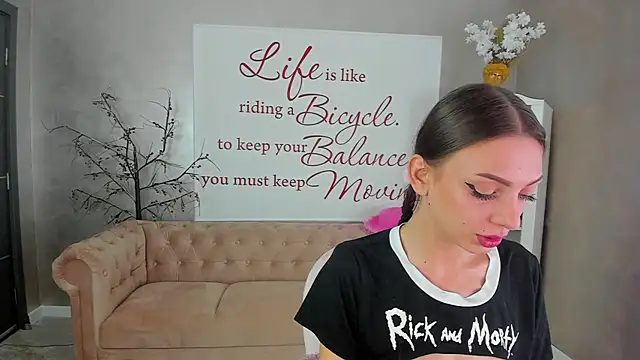 ReynaTheVixen online show from 09.14.25