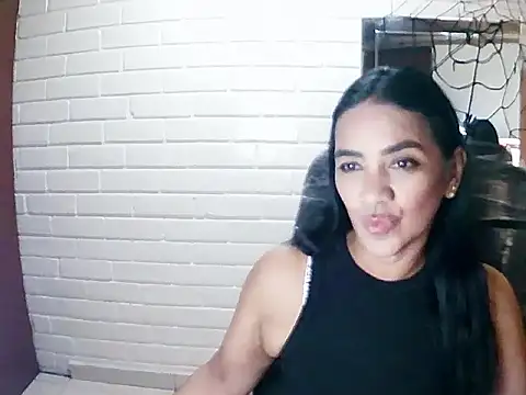 MiiaVelasquez online show from 10.22.25