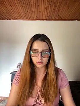 CoraVibes online show from 10.02.25