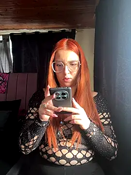 CoraVibes online show from 10.28.25