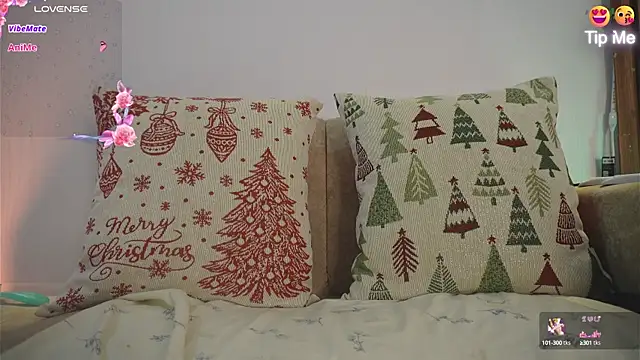 Roxybeautyy online show from 10.15.25