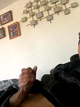 Snapshot of Arce92 chatting on 10.31.25 Arce92 online show from 10.31.25