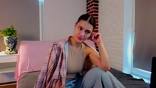Snapshot of TrudyPastel chatting on 09.19.25 TrudyPastel online show from 09.19.25