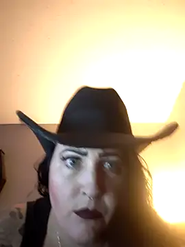 Snapshot of TheRealSophieDee chatting on 10.21.25 TheRealSophieDee online show from 10.21.25