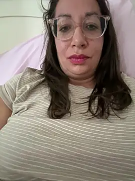 Snapshot of RosaFreya chatting on 06.15.26 RosaFreya online show from 06.15.26