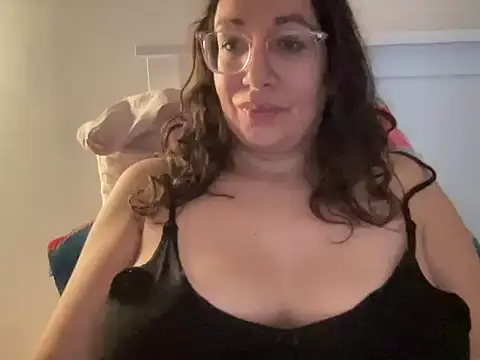 Snapshot of RosaFreya chatting on 07.18.26 RosaFreya online show from 07.18.26