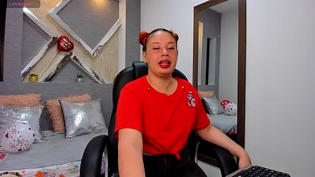 Snapshot of roxana_santini chatting on 10.02.25 roxana santini online show from 10.02.25