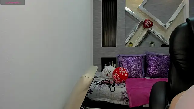 Snapshot of roxana_santini chatting on 10.09.25 roxana santini online show from 10.09.25