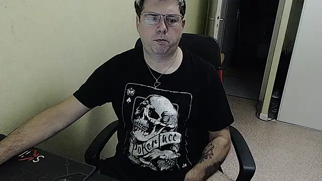 Snapshot of blueandwhite1 chatting on 12.04.24 blueandwhite1 online show from 12.04.24