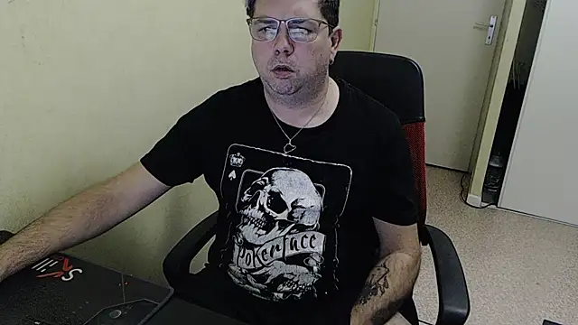 Snapshot of blueandwhite1 chatting on 12.05.24 blueandwhite1 online show from 12.05.24