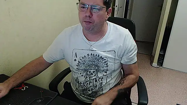 Snapshot of blueandwhite1 chatting on 12.10.24 blueandwhite1 online show from 12.10.24