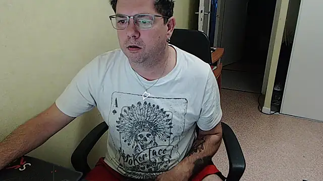 Snapshot of blueandwhite1 chatting on 12.11.24 blueandwhite1 online show from 12.11.24