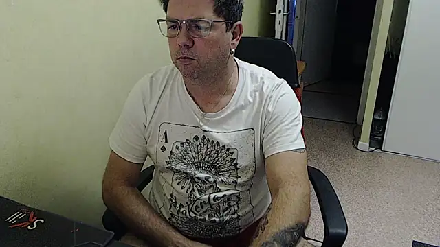 Snapshot of blueandwhite1 chatting on 12.11.24 blueandwhite1 online show from 12.11.24