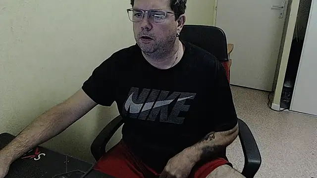 Snapshot of blueandwhite1 chatting on 12.13.24 blueandwhite1 online show from 12.13.24