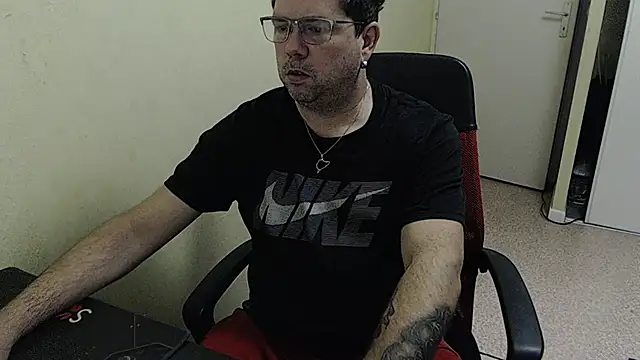 Snapshot of blueandwhite1 chatting on 12.14.24 blueandwhite1 online show from 12.14.24