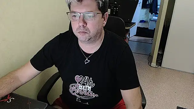 Snapshot of blueandwhite1 chatting on 12.19.24 blueandwhite1 online show from 12.19.24