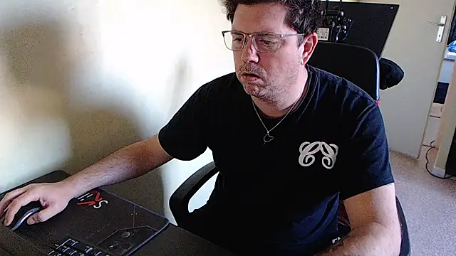 Snapshot of blueandwhite1 chatting on 12.28.24 blueandwhite1 online show from 12.28.24