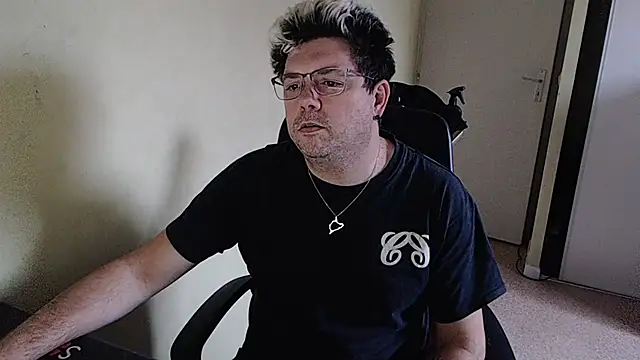 Snapshot of blueandwhite1 chatting on 01.02.25 blueandwhite1 online show from 01.02.25