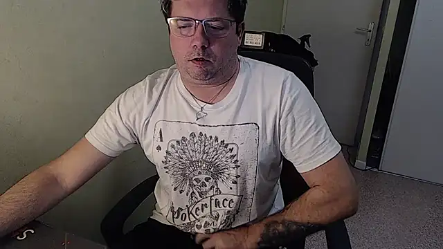 Snapshot of blueandwhite1 chatting on 01.08.25 blueandwhite1 online show from 01.08.25