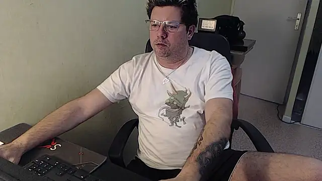 Snapshot of blueandwhite1 chatting on 01.16.25 blueandwhite1 online show from 01.16.25