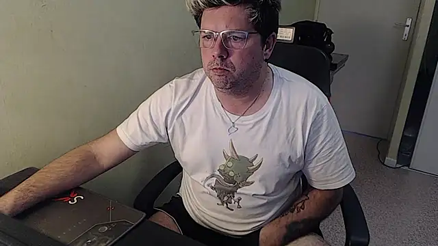 Snapshot of blueandwhite1 chatting on 01.17.25 blueandwhite1 online show from 01.17.25