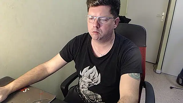 Snapshot of blueandwhite1 chatting on 01.28.25 blueandwhite1 online show from 01.28.25