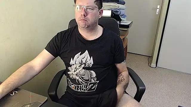 Snapshot of blueandwhite1 chatting on 02.05.25 blueandwhite1 online show from 02.05.25